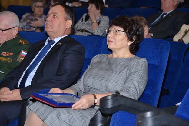 День Героя Отечества члены Общественной палаты Амурской области отметили выставкой-смотром деятельности патриотических объединений области и проведением пленарного заседания