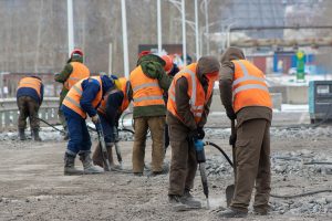 Общественники взяли на контроль дорожные работы на виадуке.