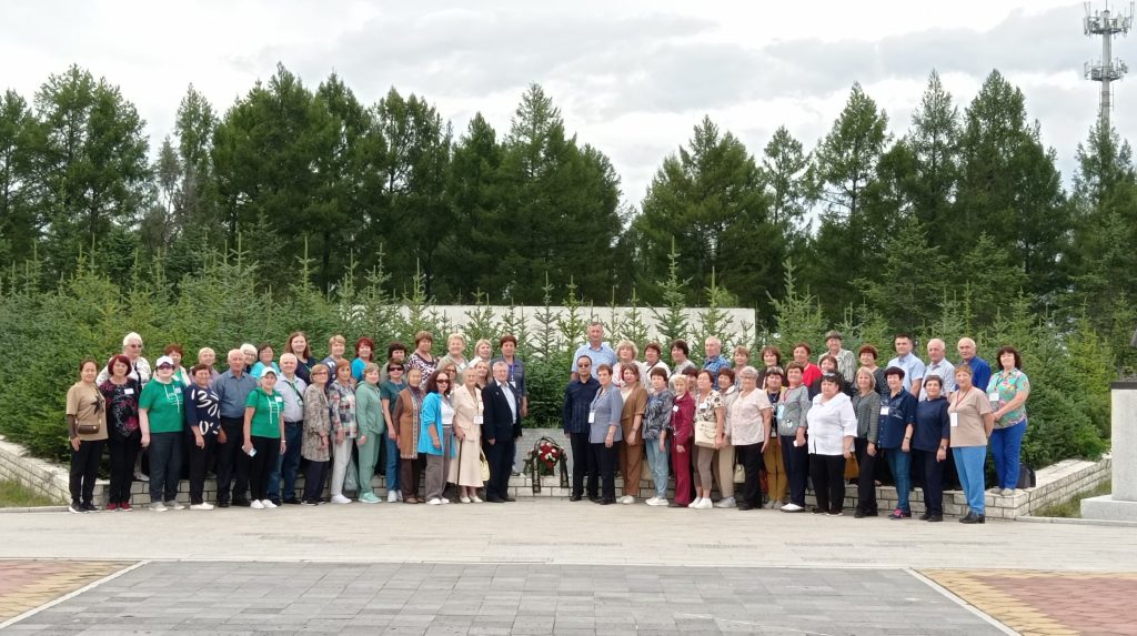 Представители ветеранских организаций Амурской области возложили цветы к памятникам советских воинов в Китае