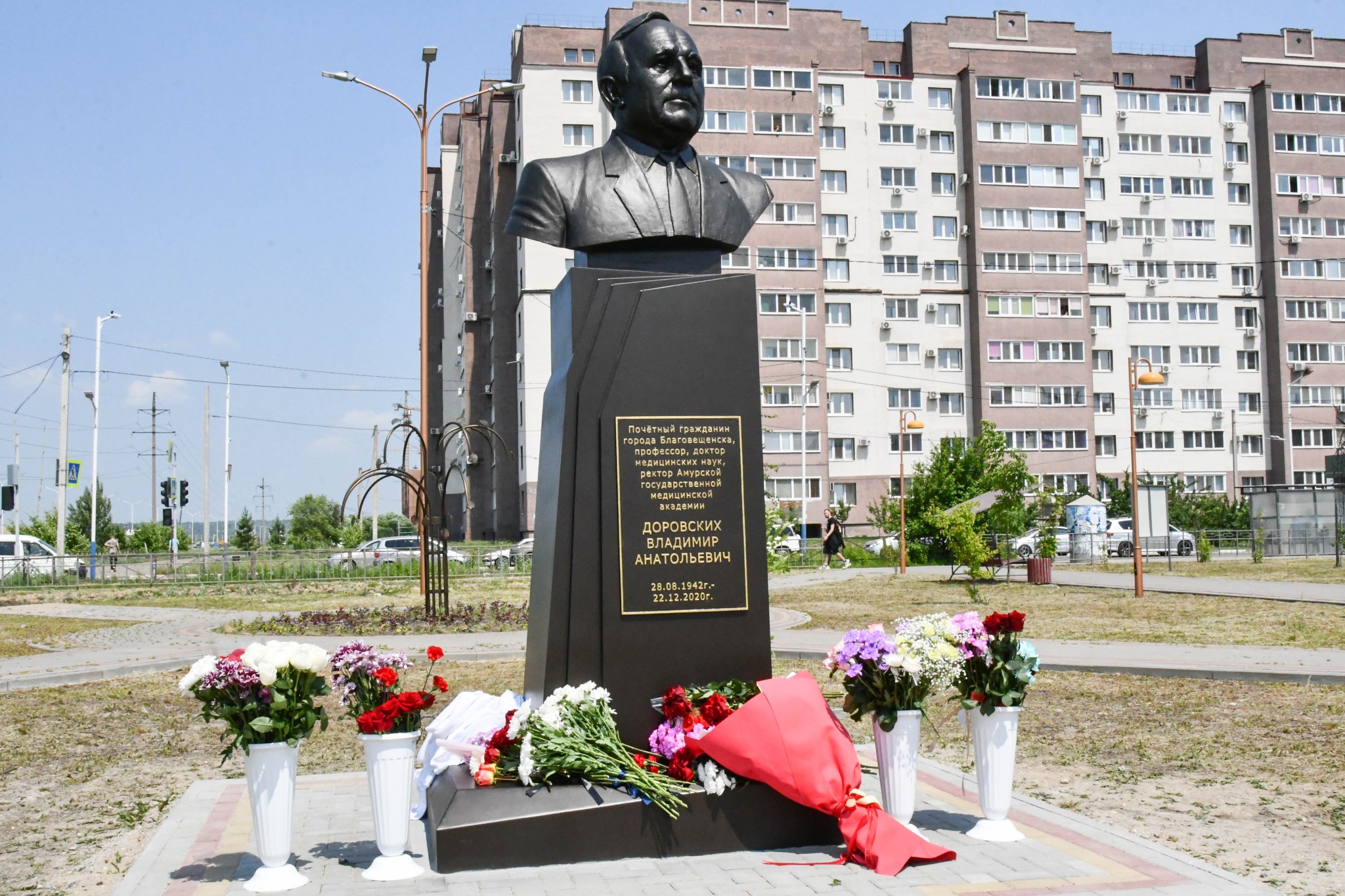 В Благовещенске открыли бюст Владимиру Анатольевичу Доровских